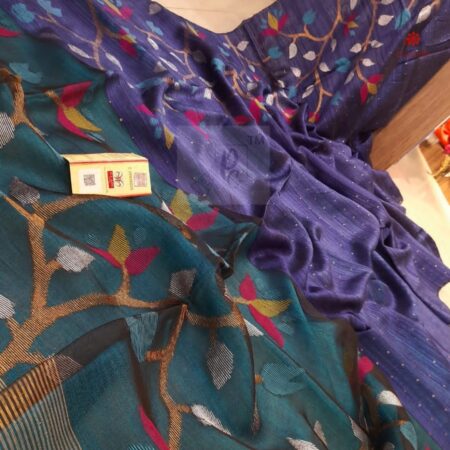 Buy Online Purple Handwoven Matka Silk Floral Jamdani Sequin work Saree