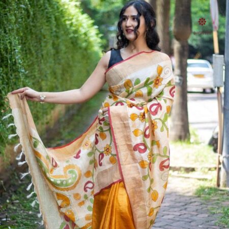 Latest Design Yellow & White Hand Painted Kalamkari Saree